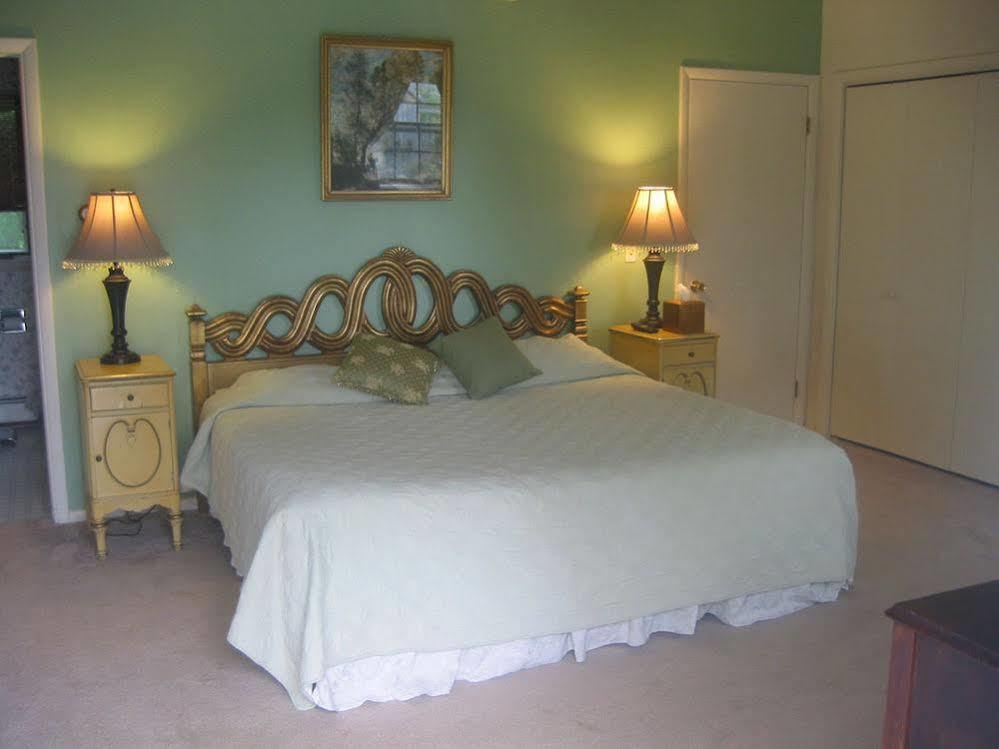 Inn At Charlotte B&B Burlington Kültér fotó
